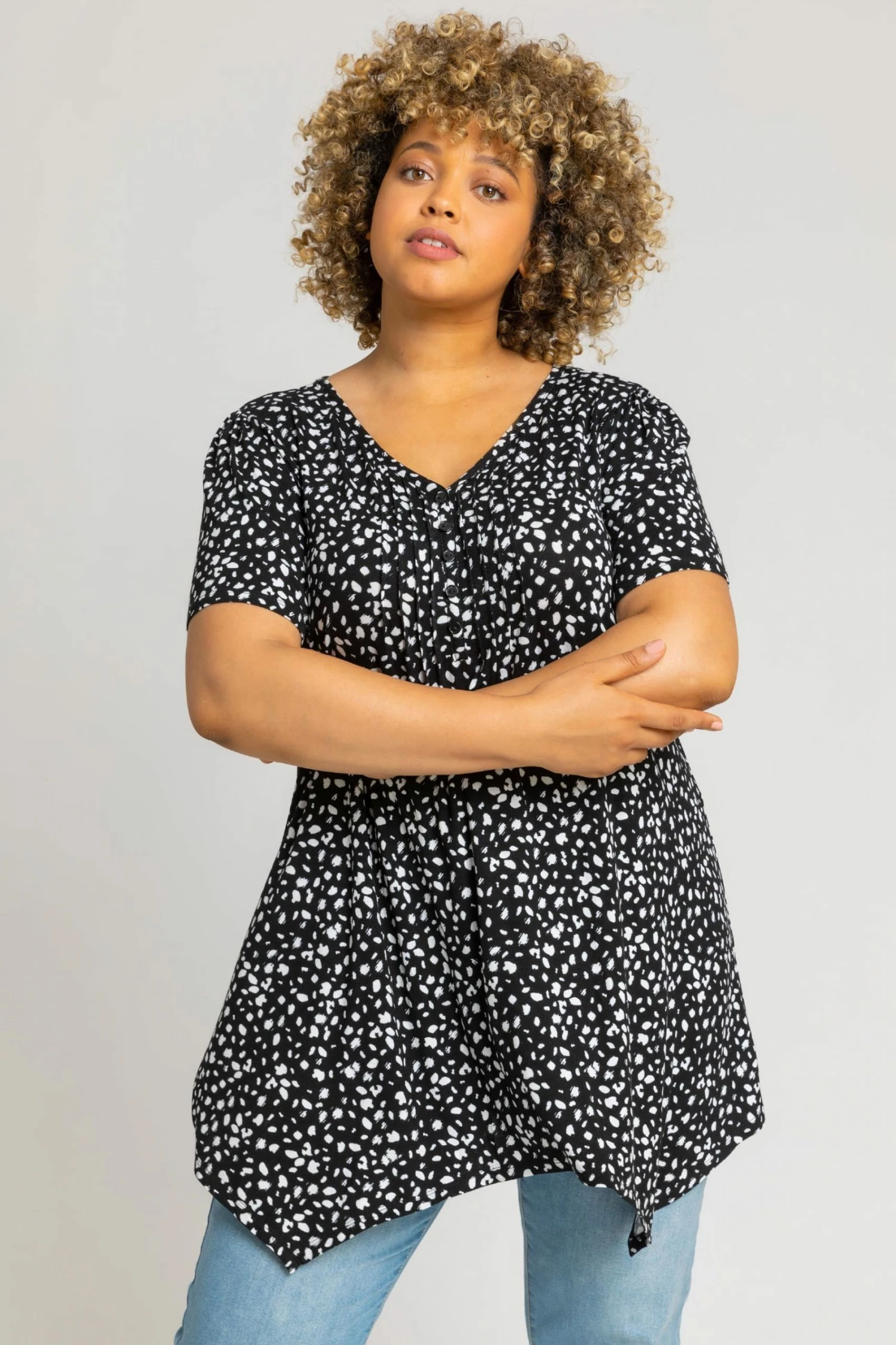 Roman Black Curve Spot Print Hanky Hem Top 3 Roman Black Curve Spot Print Hanky Hem Top