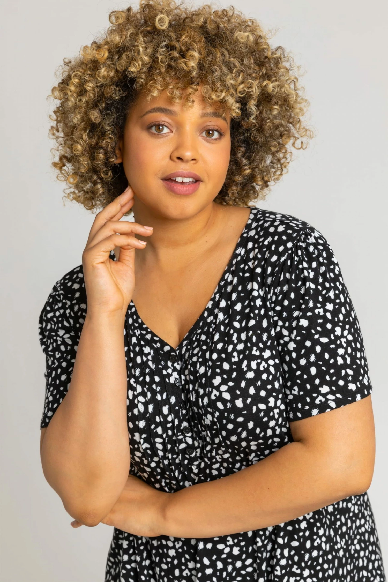 Roman Black Curve Spot Print Hanky Hem Top 6 Roman Black Curve Spot Print Hanky Hem Top - Image 4