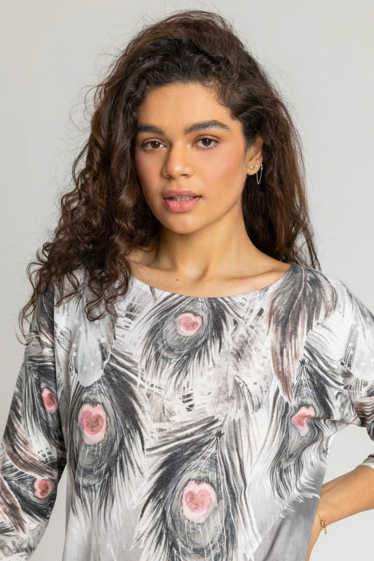 Roman Grey Feather Border Print Top 6 Roman Grey Feather Border Print Top - Image 4