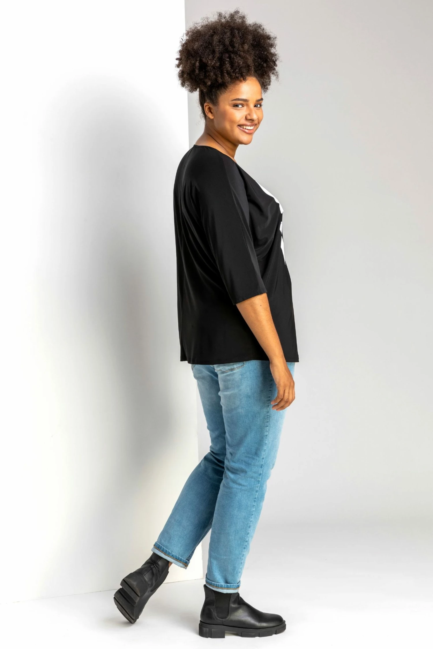 Roman Black Curve Love Print Jersey T-Shirt 4 Roman Black Curve Love Print Jersey T-Shirt - Image 2