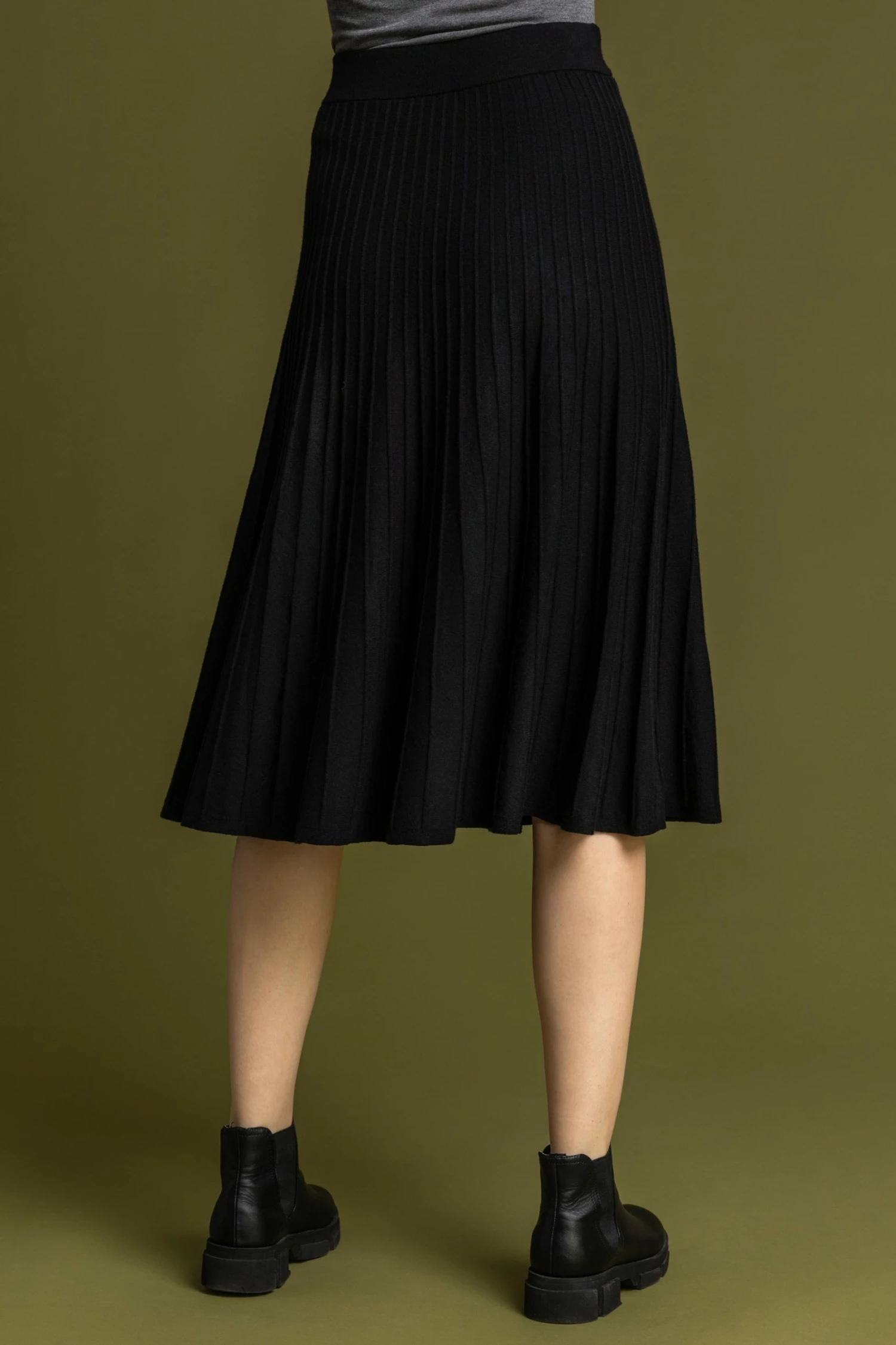 Roman Black Ribbed Knit Pleated Midi Skirt 7 Roman Black Ribbed Knit Pleated Midi Skirt - Image 5