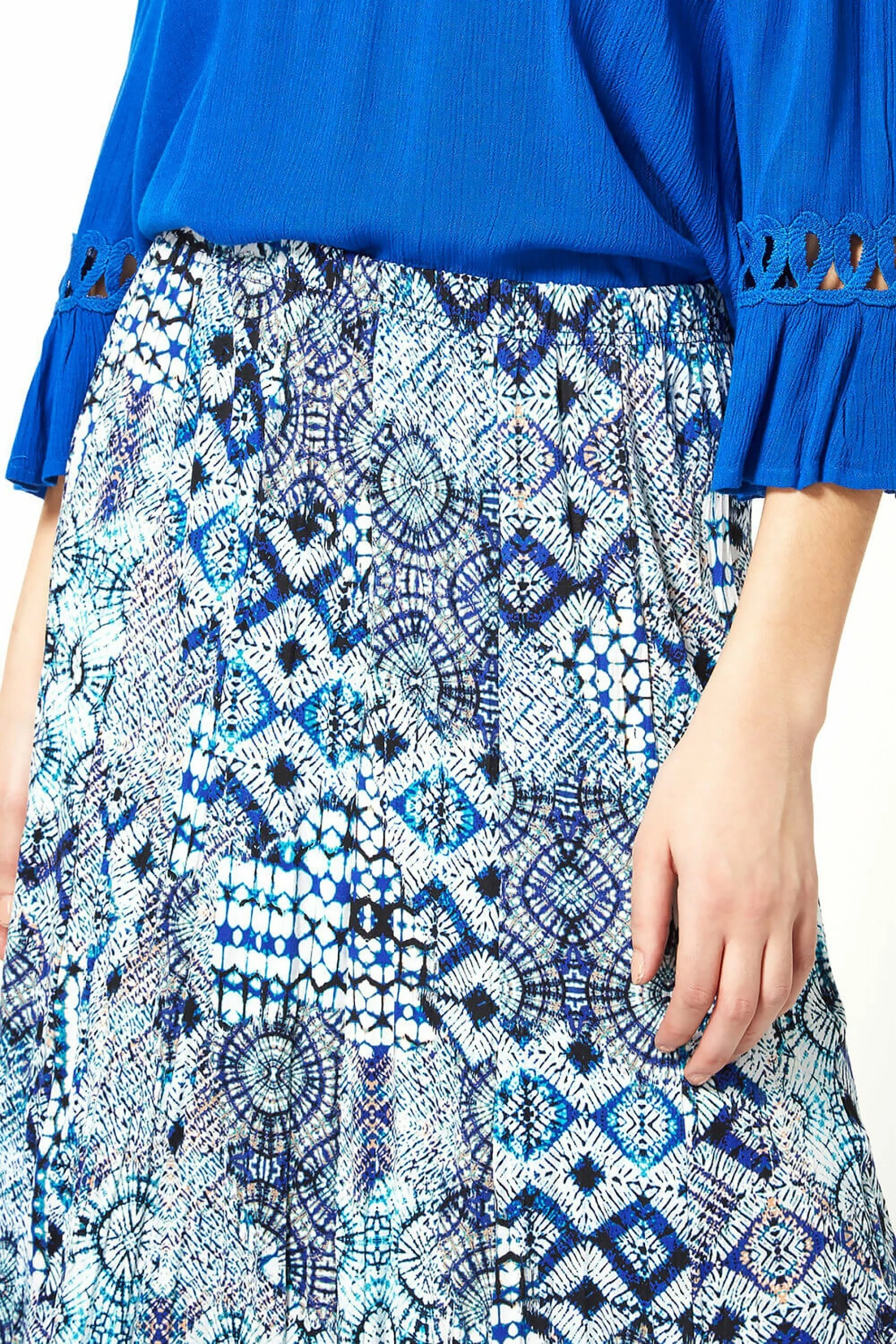 Roman Blue Crinkle Geometric Print Midi Skirt 6 Roman Blue Crinkle Geometric Print Midi Skirt - Image 4