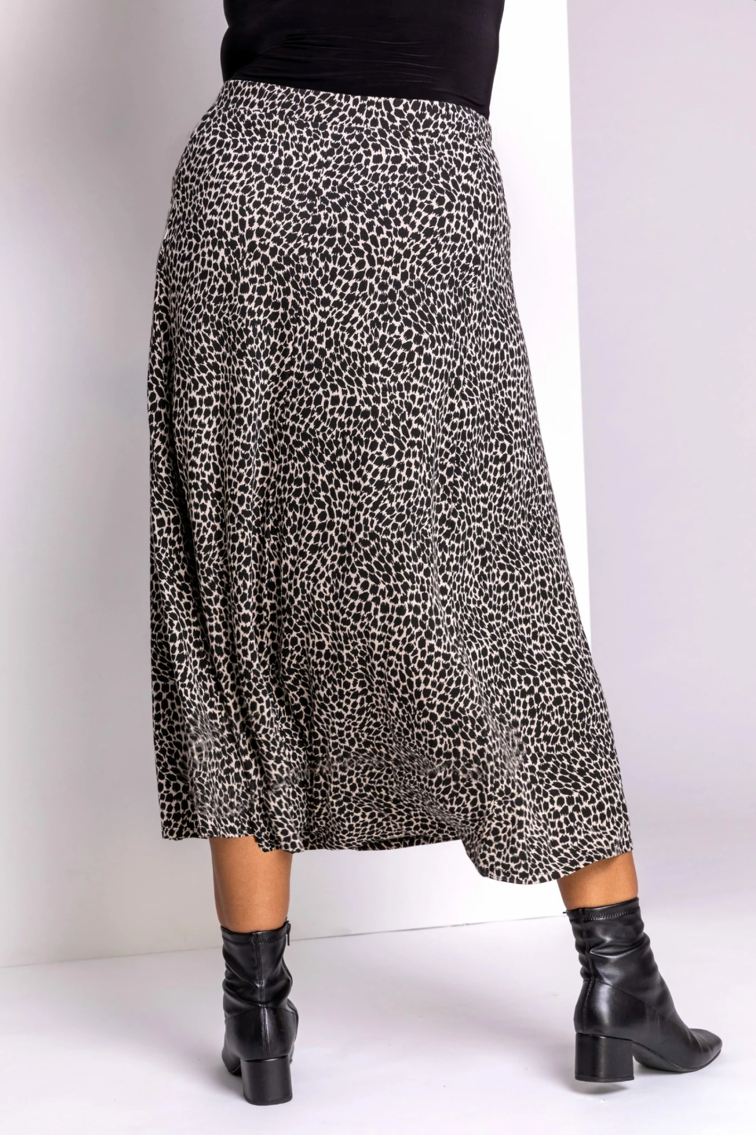 Roman Black Curve Animal Print Midi Skirt 5 Roman Black Curve Animal Print Midi Skirt - Image 3