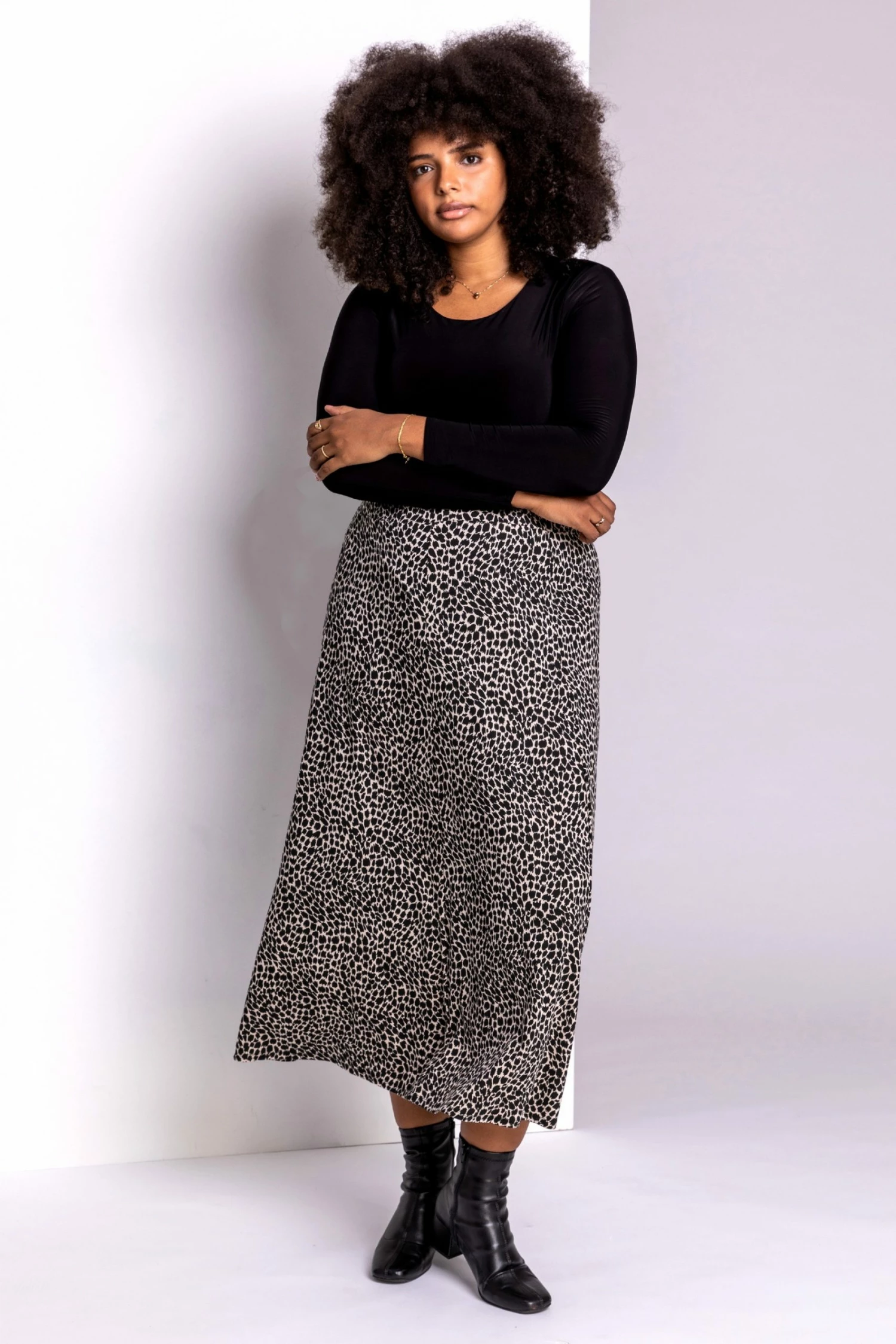 Roman Black Curve Animal Print Midi Skirt 6 Roman Black Curve Animal Print Midi Skirt - Image 4