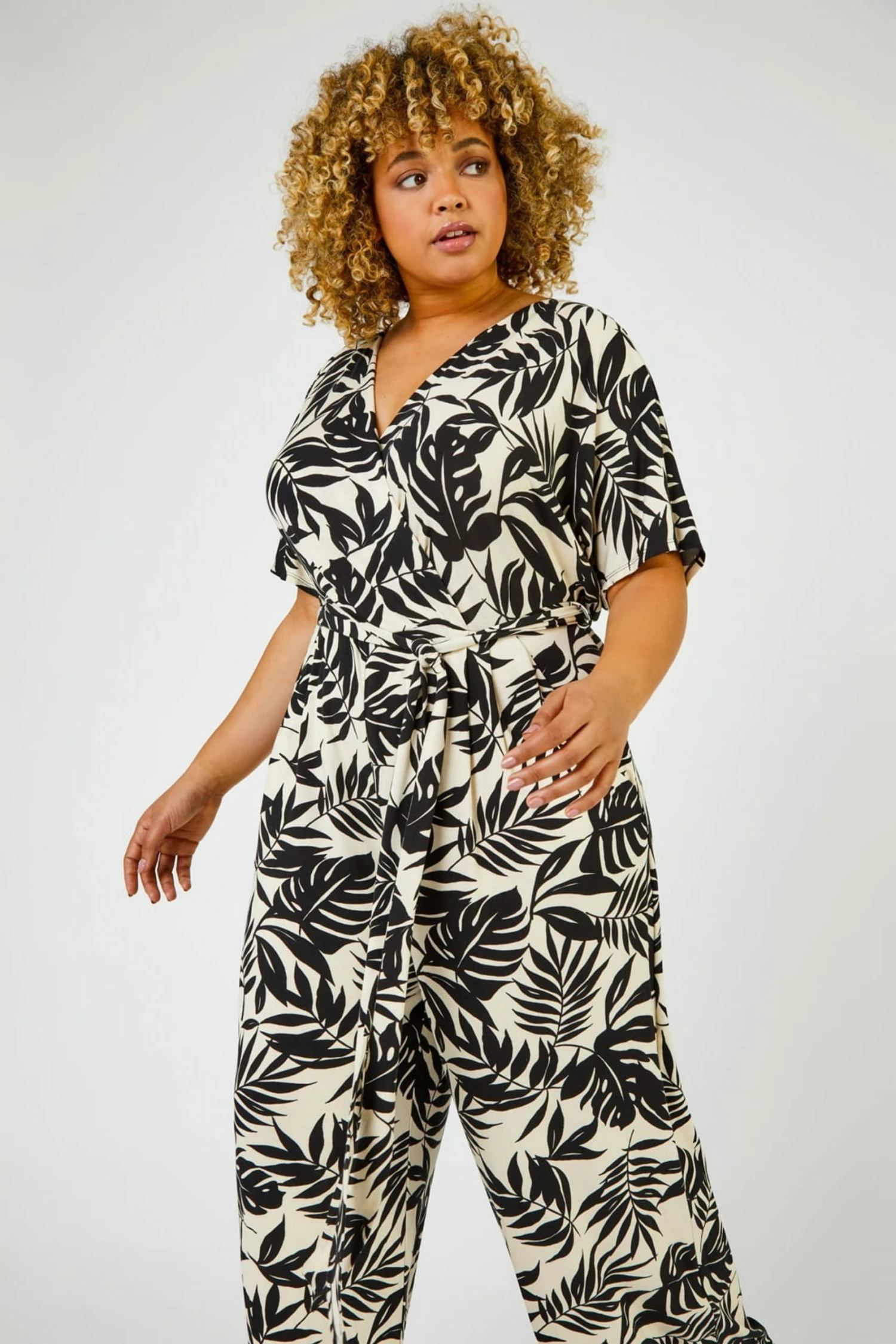 Roman Black & White Curve Tropical Print Jumpsuit 6 Roman Black & White Curve Tropical Print Jumpsuit - Image 4