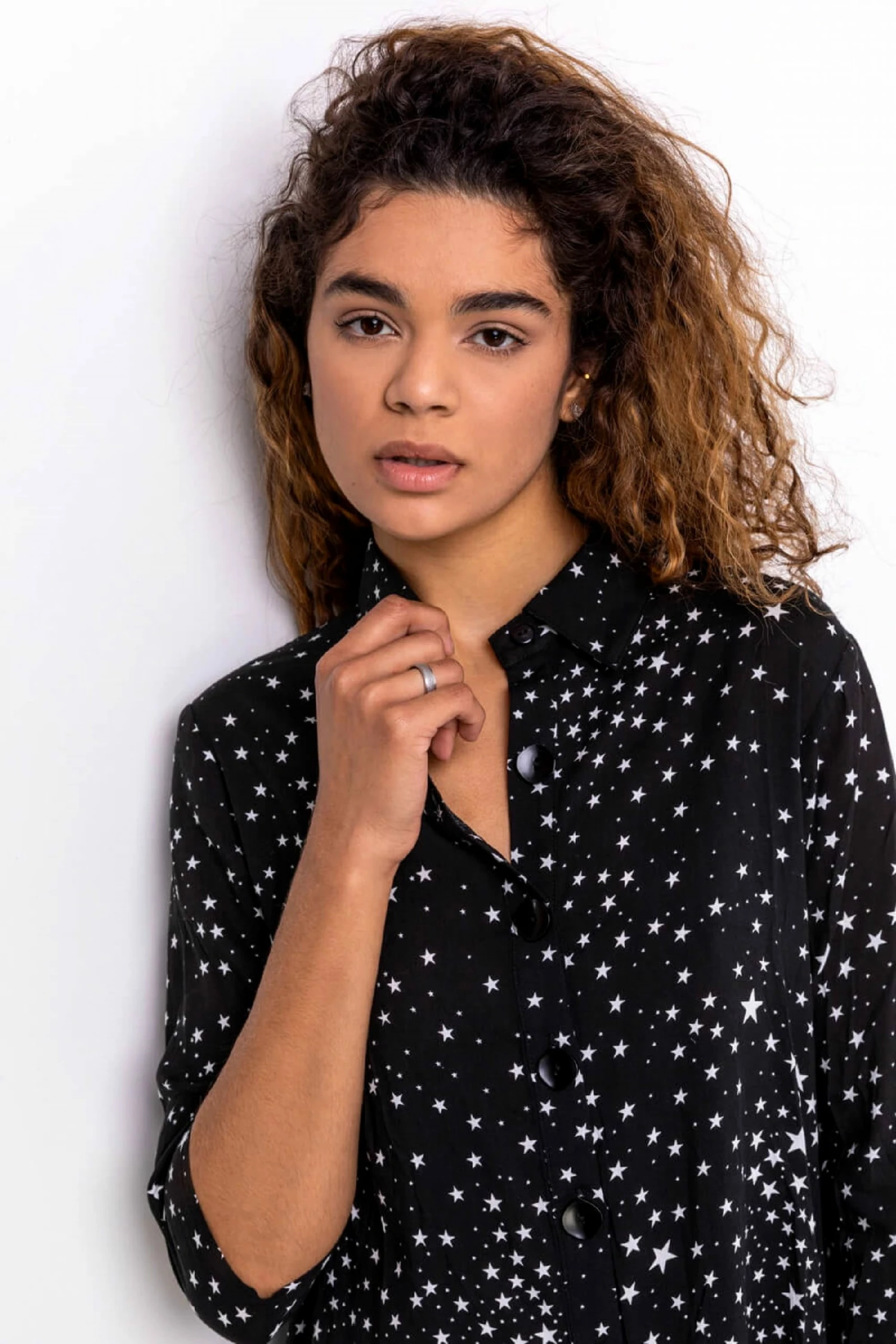 Roman Black Star Print Dipped Hem Shirt 6 Roman Black Star Print Dipped Hem Shirt - Image 4