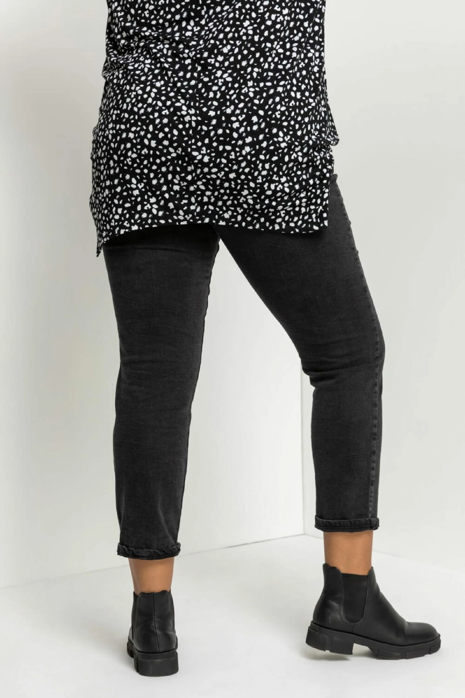 Roman Black Curve High Waisted Mom Jeans 4 Roman Black Curve High Waisted Mom Jeans - Image 2