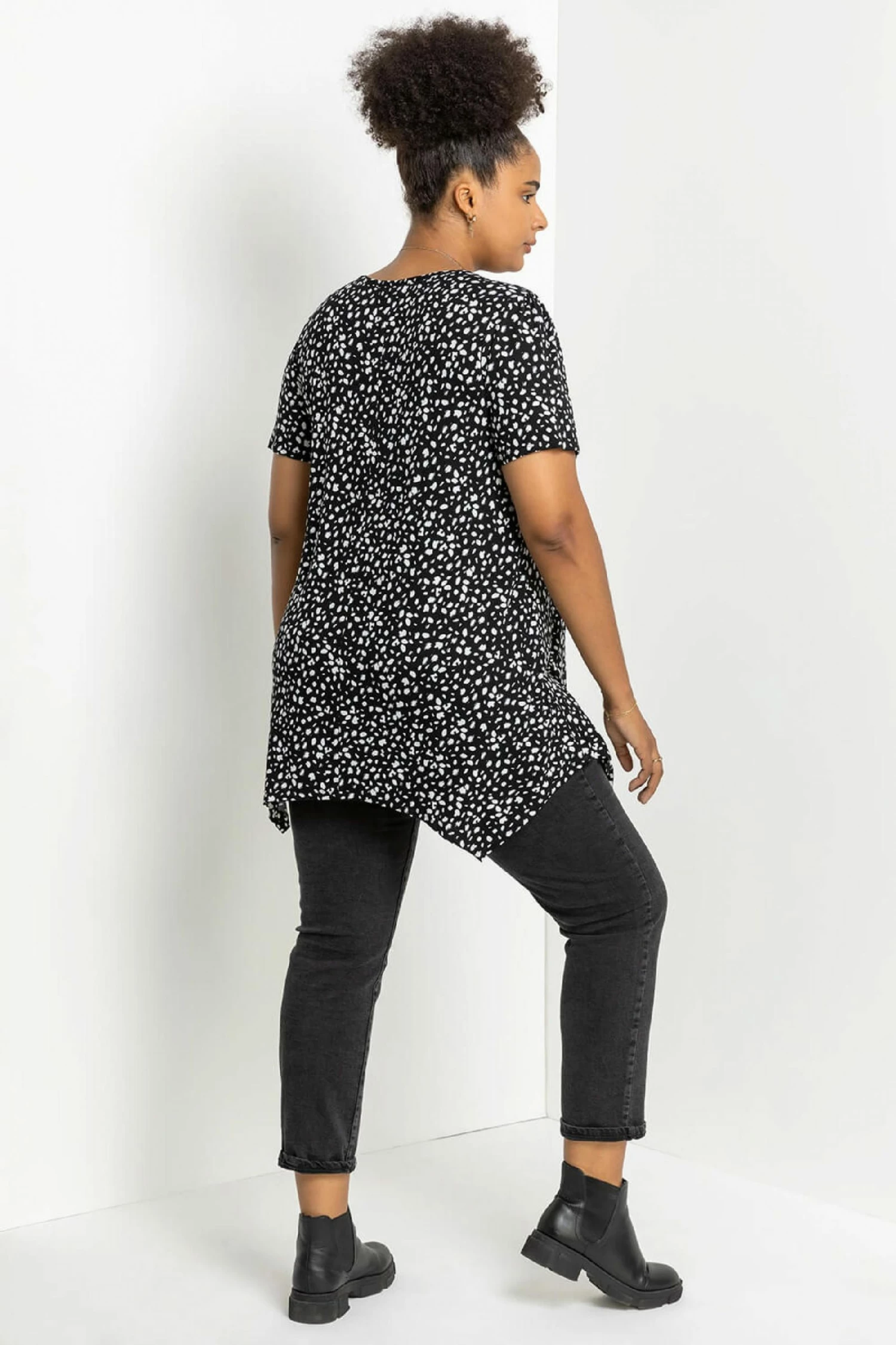 Roman Black Curve High Waisted Mom Jeans 5 Roman Black Curve High Waisted Mom Jeans - Image 3