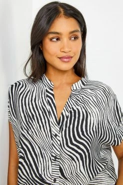 Roman Black Abstract Wave Print Relaxed Shirt 10 Roman Black Abstract Wave Print Relaxed Shirt -Roman Sales Shop unnamed file 12981