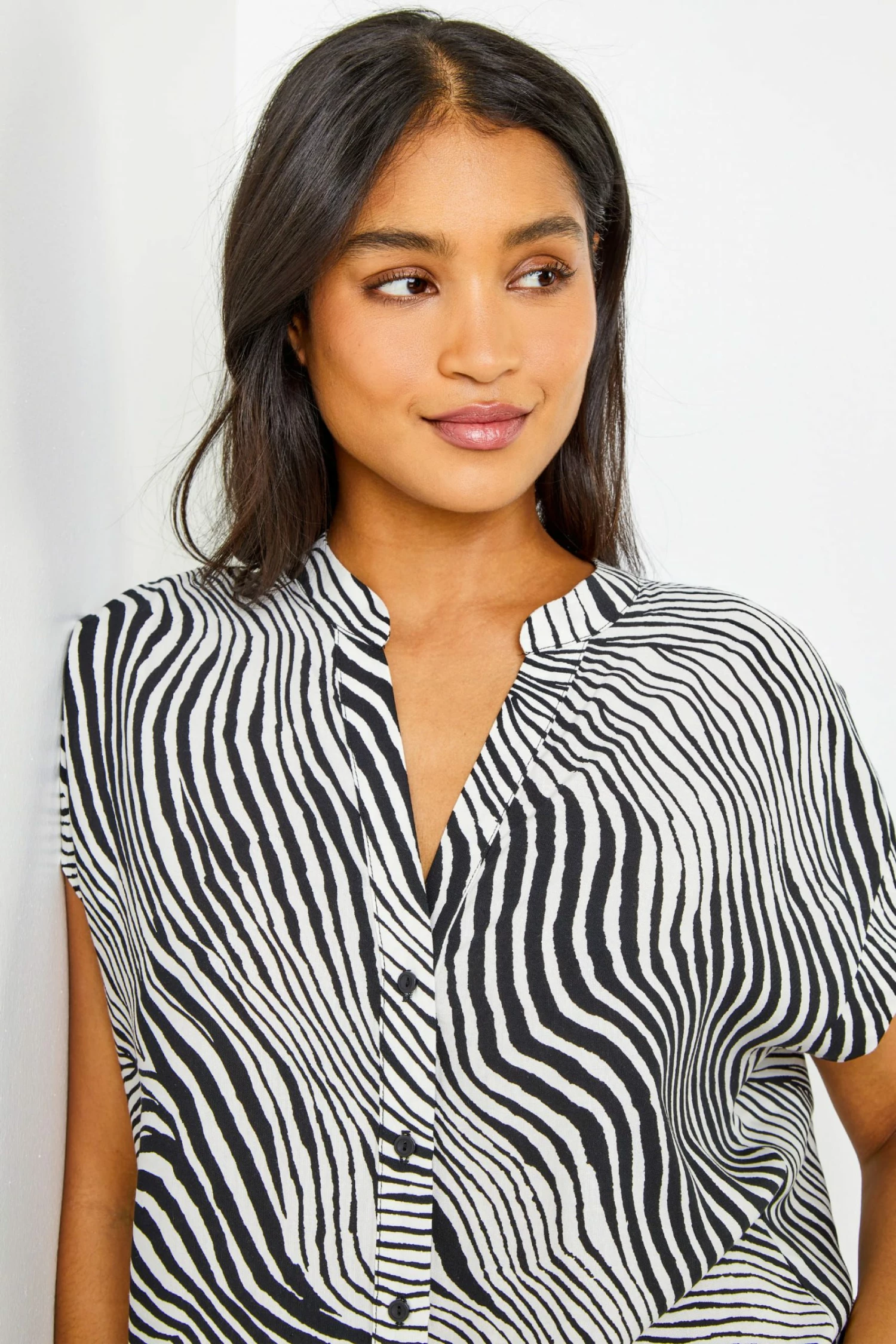 Roman Black Abstract Wave Print Relaxed Shirt 6 Roman Black Abstract Wave Print Relaxed Shirt - Image 4