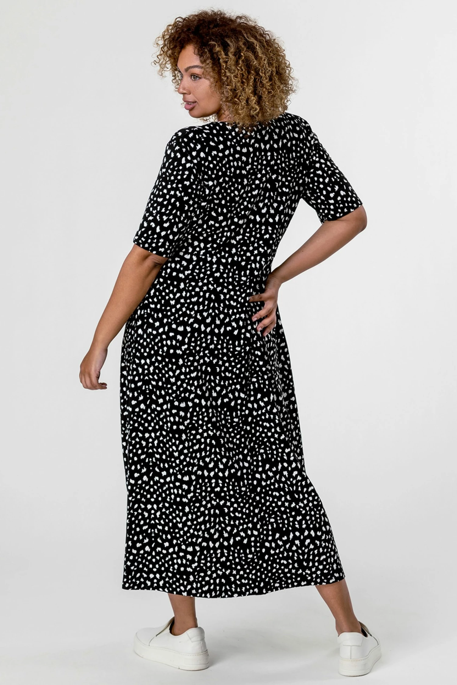 Roman Black Curve Ditsy Spot Print Midi Dress 4 Roman Black Curve Ditsy Spot Print Midi Dress - Image 2