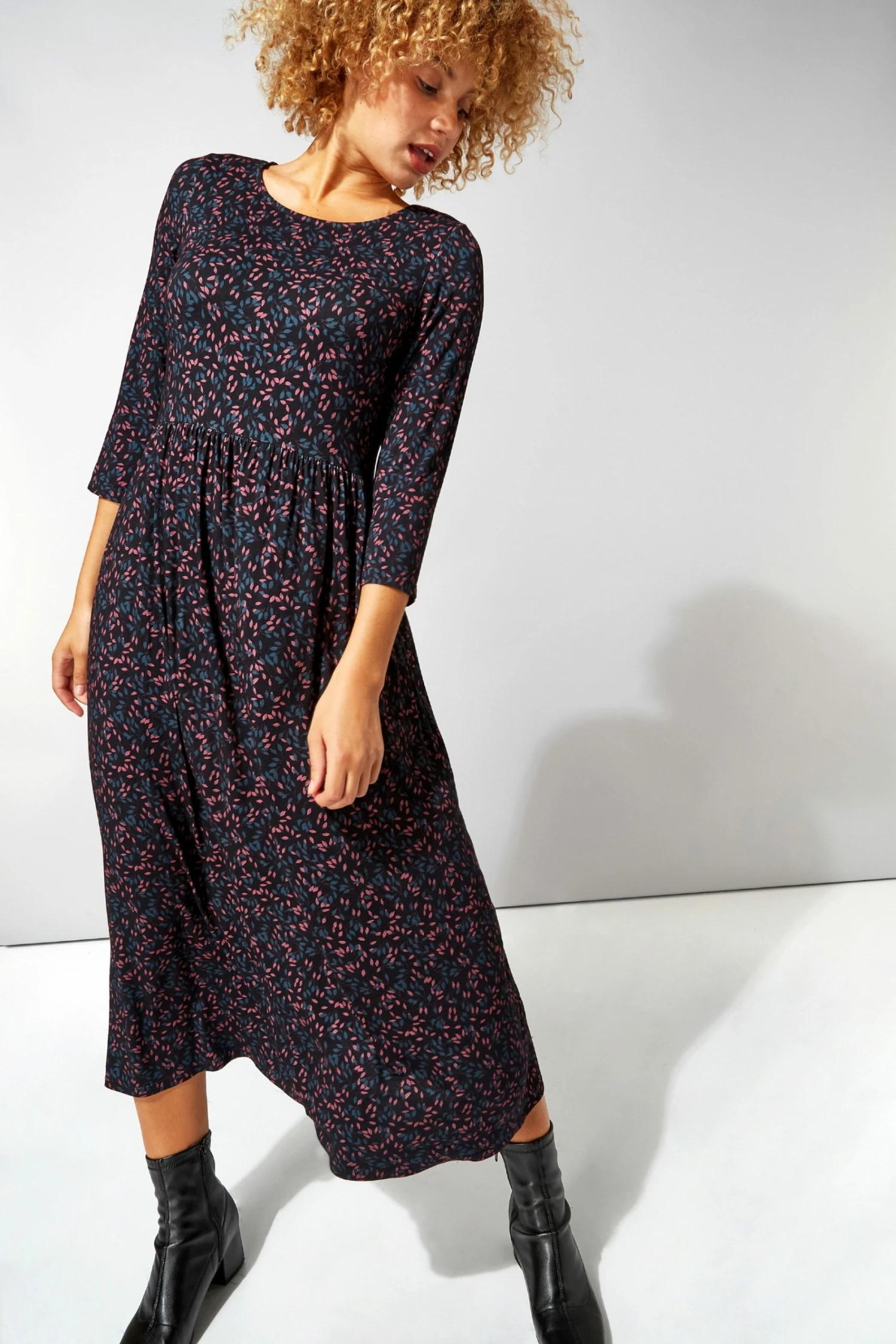 Roman Black Ditsy Print 3/4 Sleeve Midi Dress 5 Roman Black Ditsy Print 3/4 Sleeve Midi Dress - Image 3