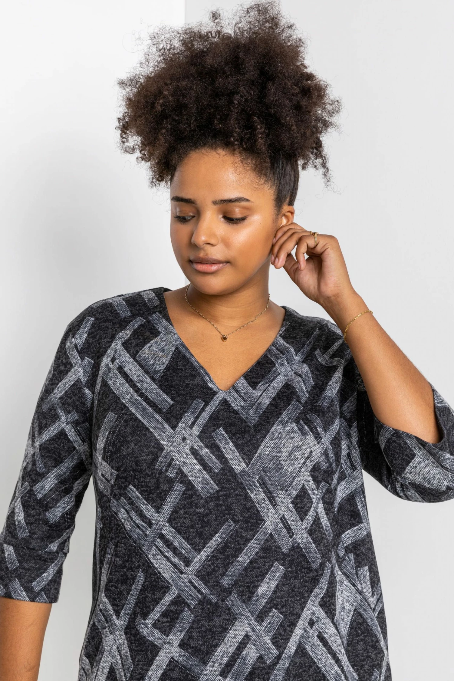 Roman Grey Curve Abstract Cross Print Dress 4 Roman Grey Curve Abstract Cross Print Dress - Image 2