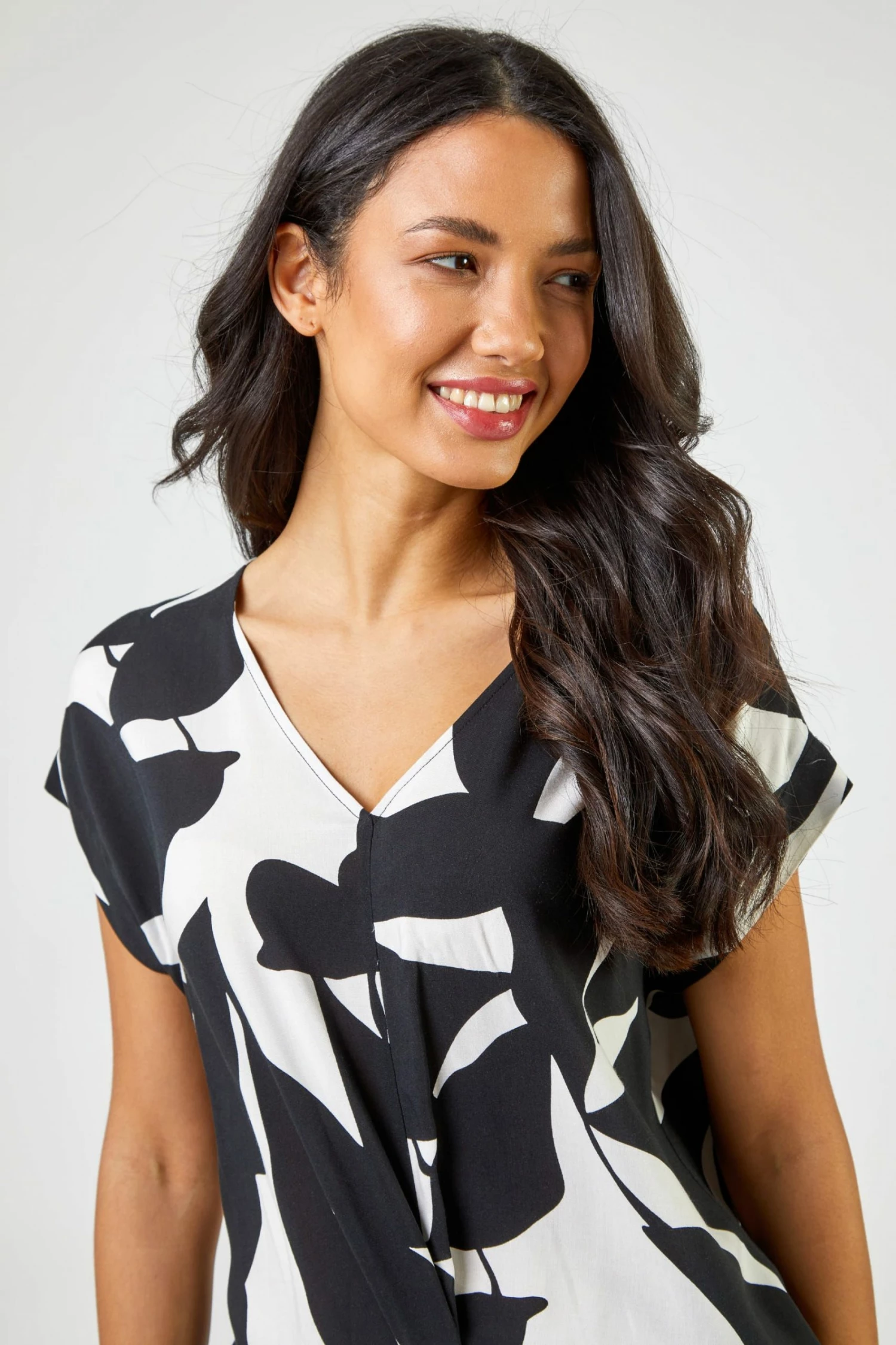 Roman Black & White Contrast Floral Print Twist Detail Top 6 Roman Black & White Contrast Floral Print Twist Detail Top - Image 4