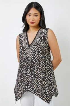 Roman Black Petite Abstract Print Hanky Hem Top