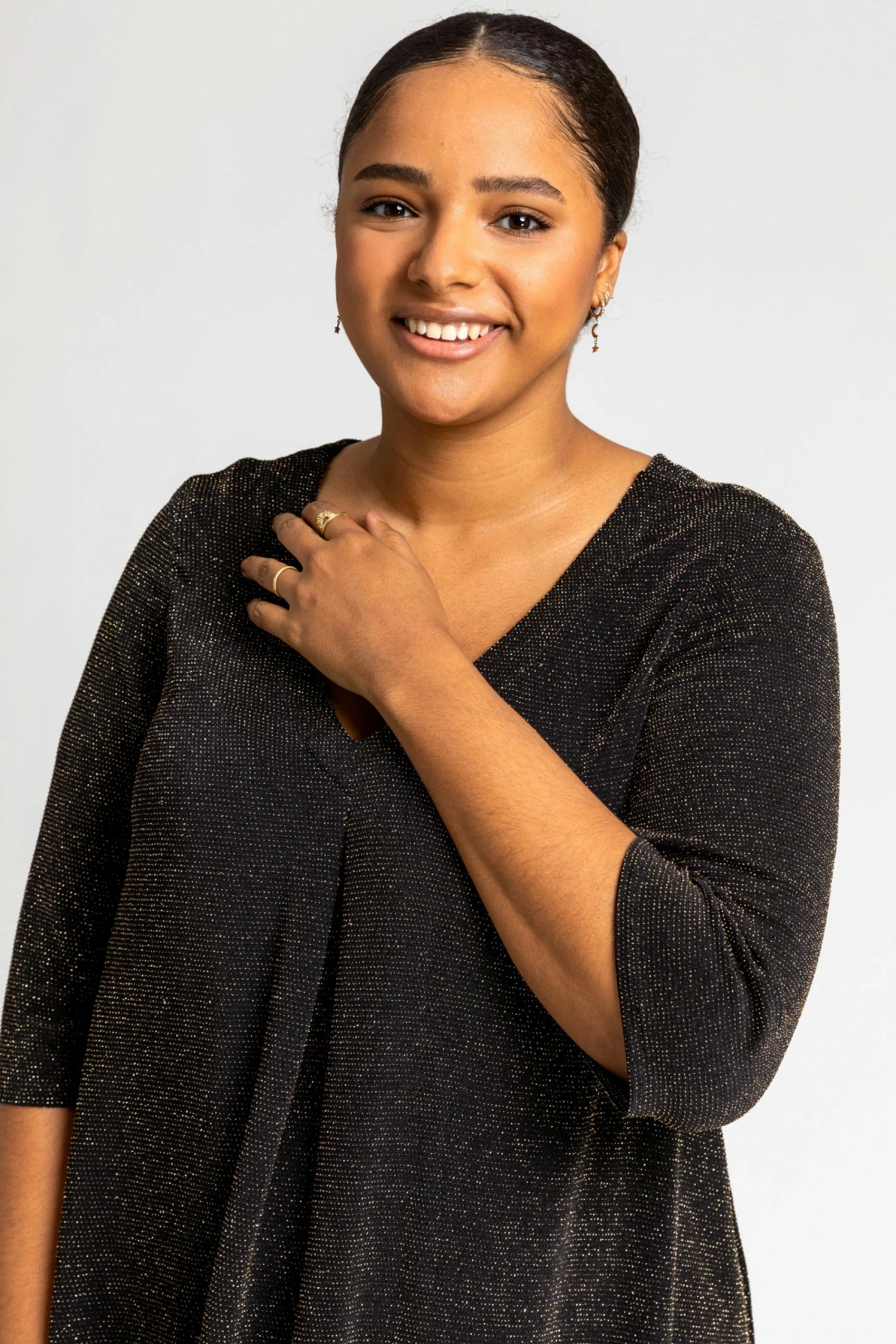 Roman Gold Curve Sparkle V-Neck Top 6 Roman Gold Curve Sparkle V-Neck Top - Image 4