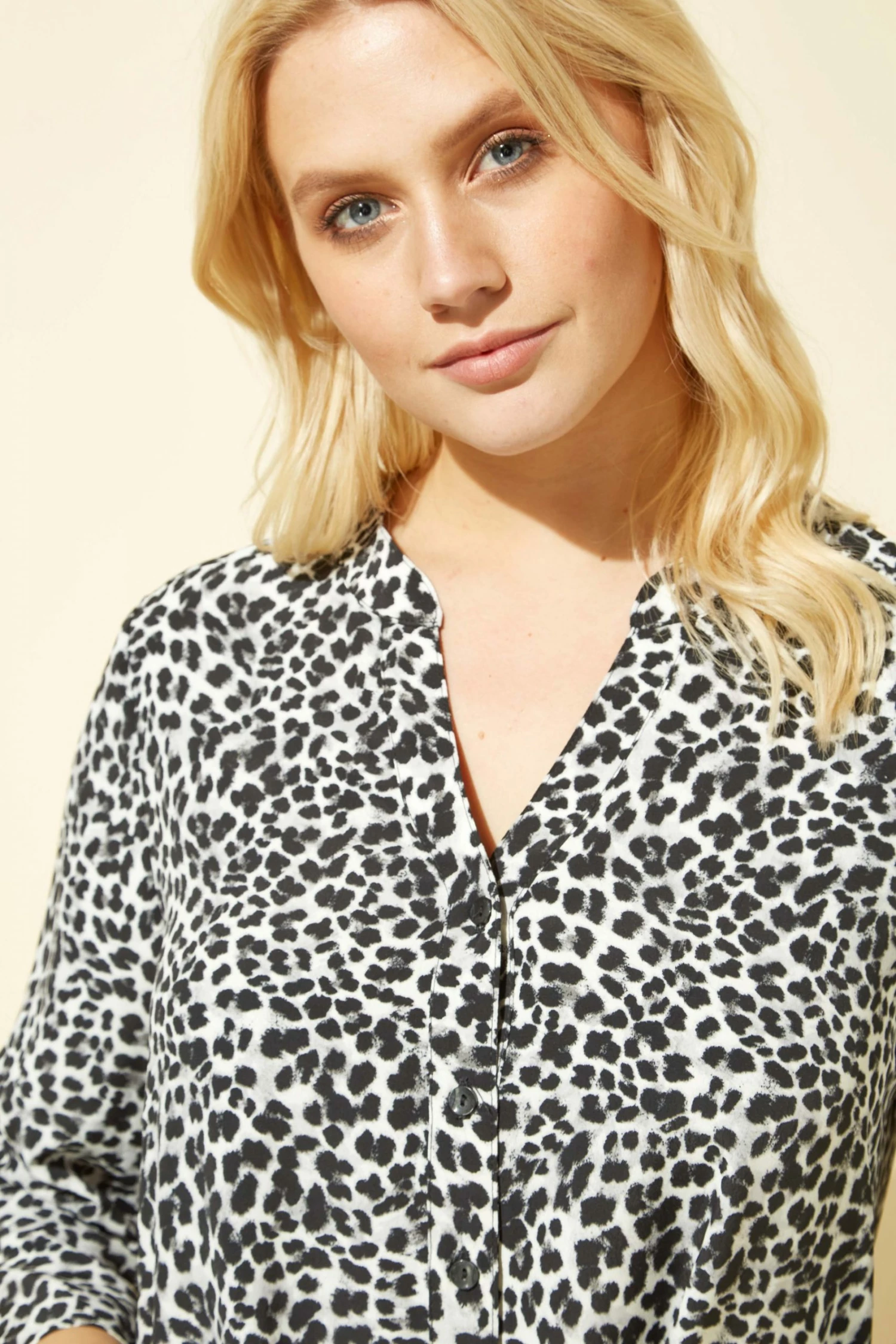 Roman Light Grey Hanky Hem Animal Print Shirt 6 Roman Light Grey Hanky Hem Animal Print Shirt - Image 4