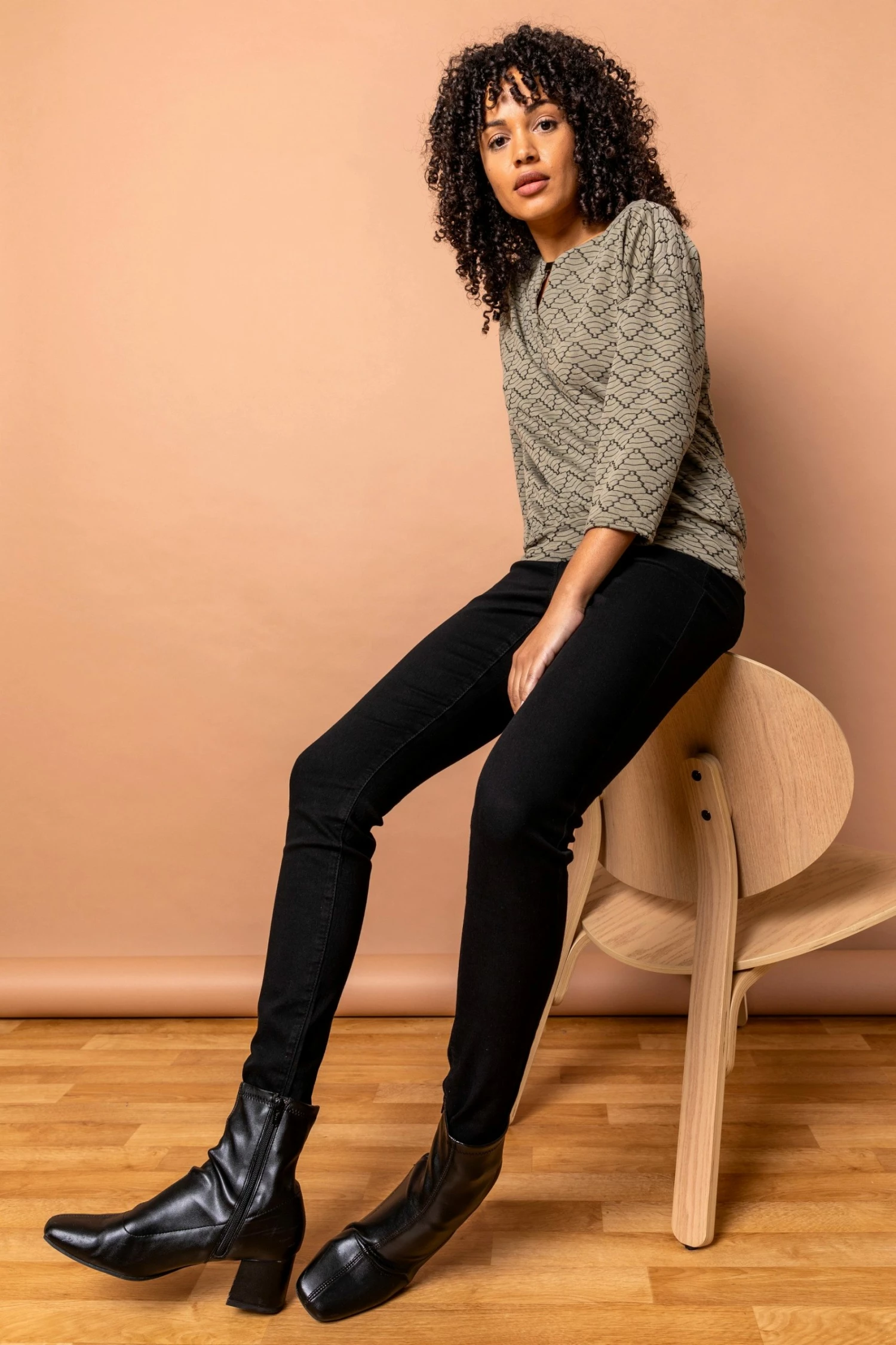 Roman Khaki Keyhole Detail Textured Blouson Top 6 Roman Khaki Keyhole Detail Textured Blouson Top - Image 4