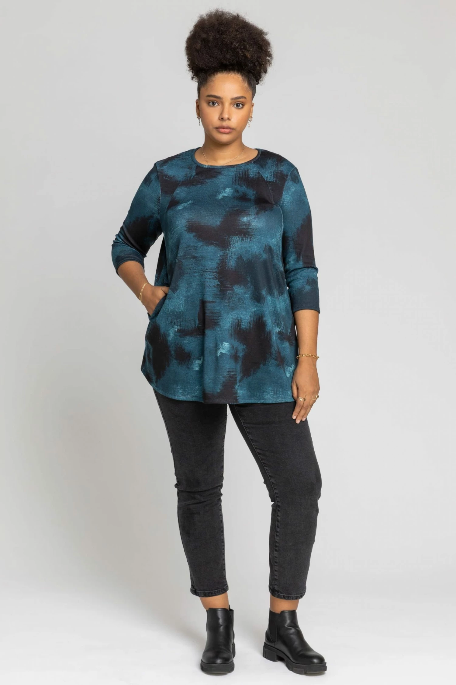 Roman Blue Curve Abstract Print Pocket Top 4 Roman Blue Curve Abstract Print Pocket Top - Image 2