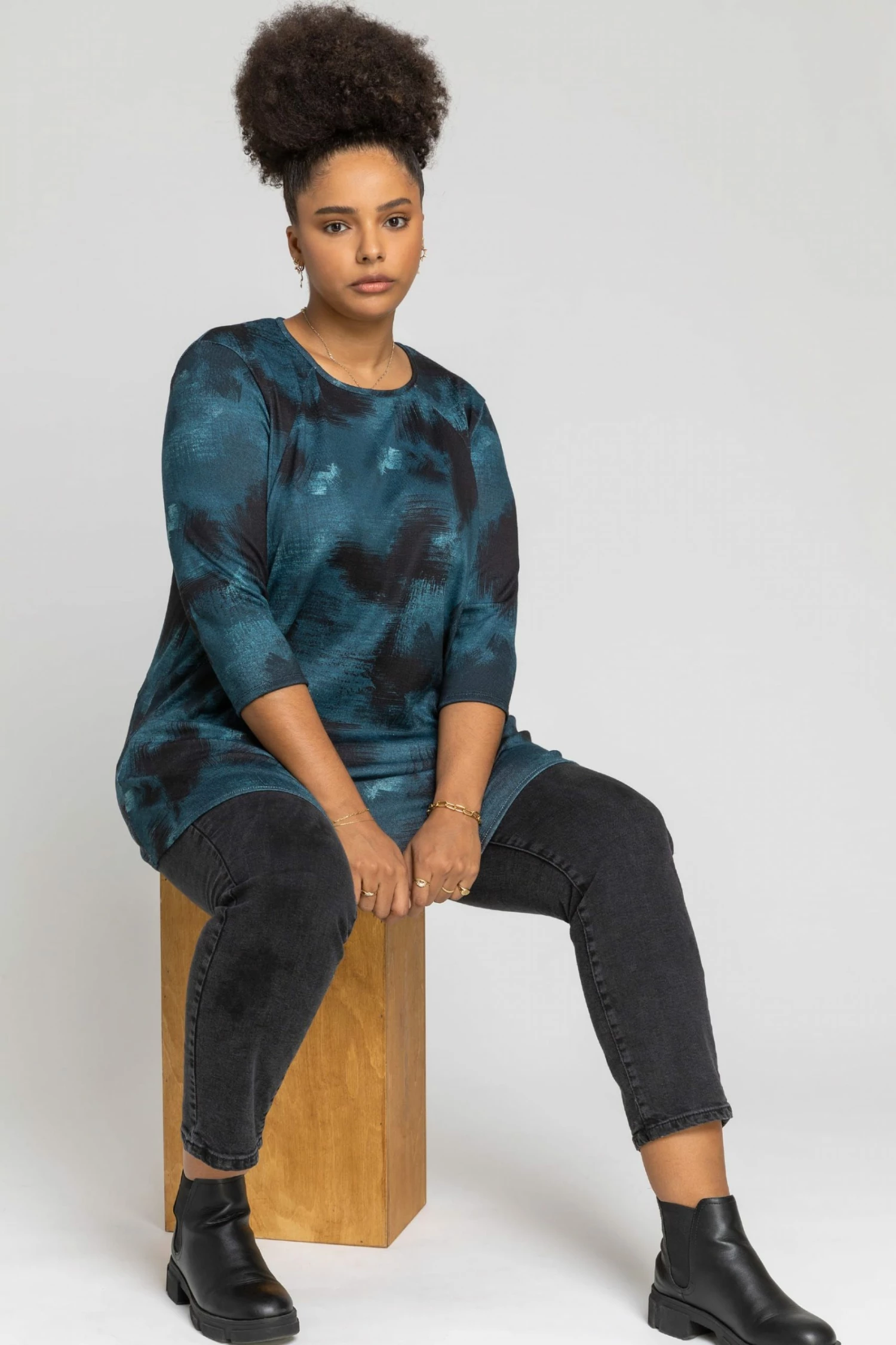 Roman Blue Curve Abstract Print Pocket Top 7 Roman Blue Curve Abstract Print Pocket Top - Image 5