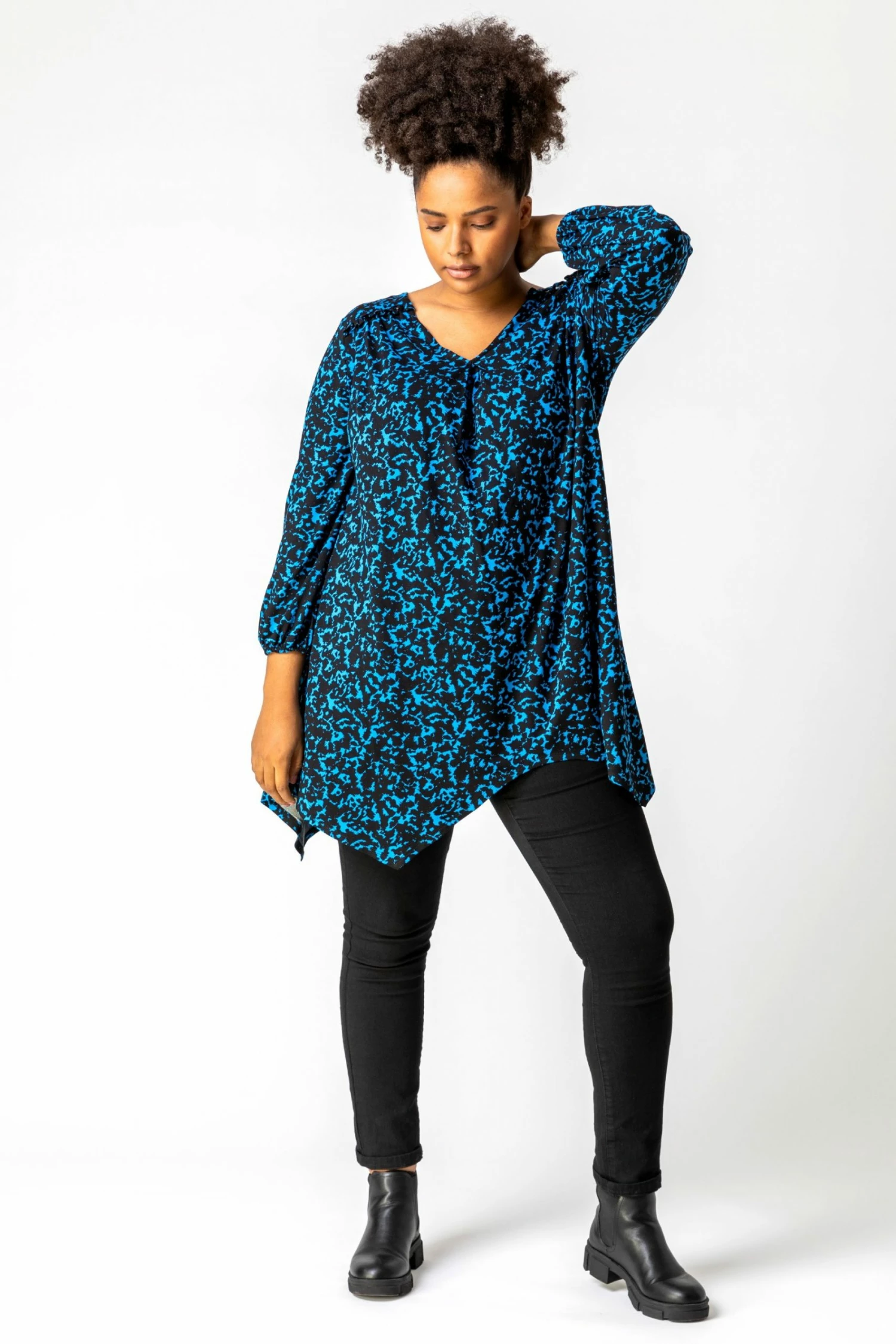 Roman Blue Curve Abstract Print Hanky Hem Tunic 5 Roman Blue Curve Abstract Print Hanky Hem Tunic - Image 3