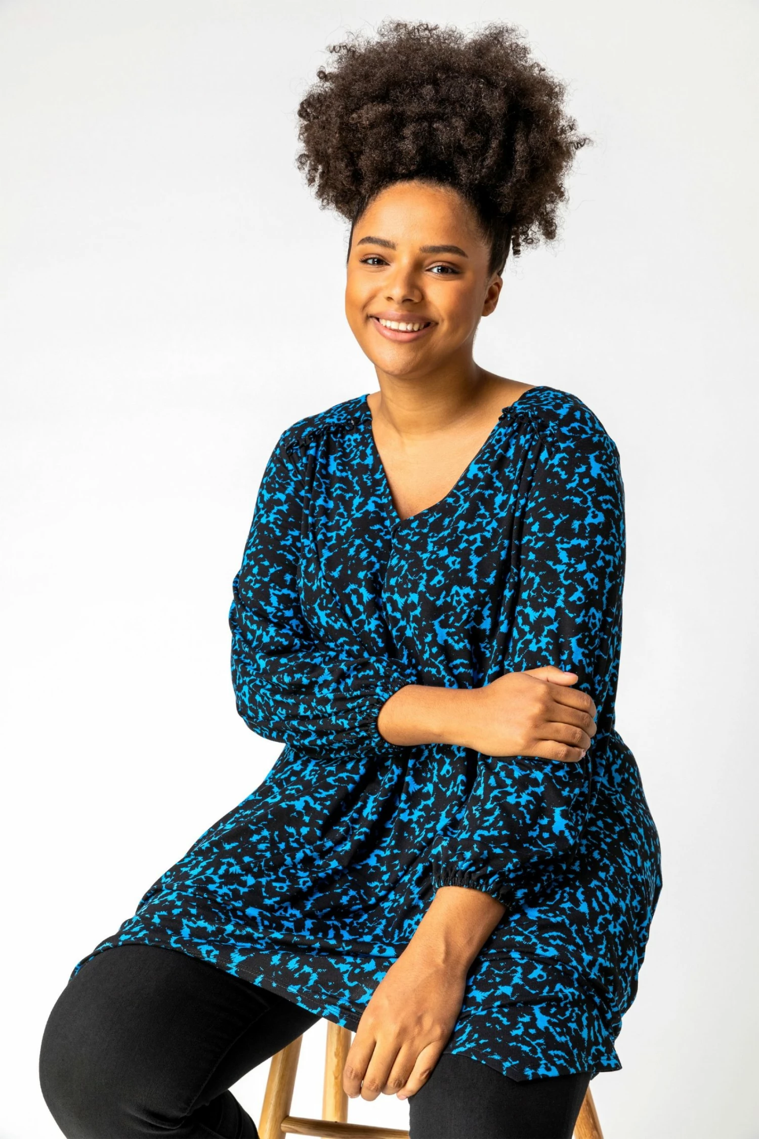 Roman Blue Curve Abstract Print Hanky Hem Tunic 6 Roman Blue Curve Abstract Print Hanky Hem Tunic - Image 4