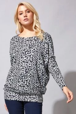 Roman Navy Animal Print Jersey Top 11 Roman Navy Animal Print Jersey Top -Roman Sales Shop unnamed file 8547