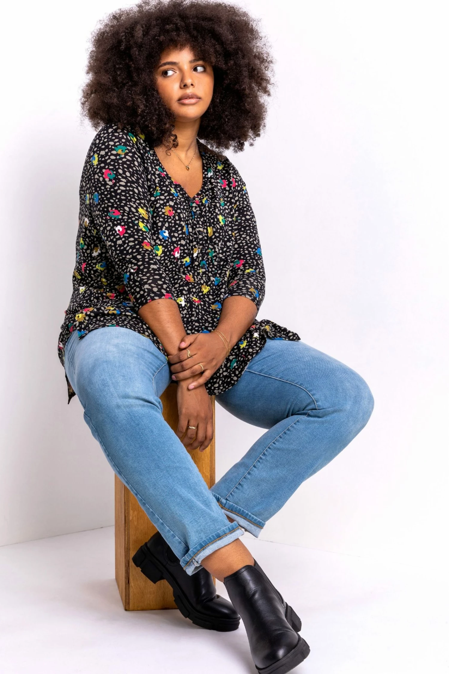 Roman Black Curve Abstract Floral Hanky Hem Top 3 Roman Black Curve Abstract Floral Hanky Hem Top